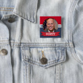 BADGE CARRÉ 5 CM CAMPAGNE RICK SCOTT (En situation)