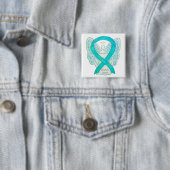 Badge Carré 5 Cm Cancer de l'ovaire Sensibilisation Turquoise Ruban (En situation)