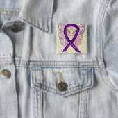 Badge Carré 5 Cm Cancer Survivant Violet Sensibilisation Ruban Ange (En situation)