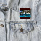 Badge Carré 5 Cm Caricature Indigo (En situation)