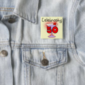 Badge Carré 5 Cm Célébration de 50 T-shirts et cadeaux (En situation)