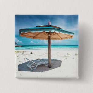 Badge Carré 5 Cm Chaise de plage et plage argentée de sables du