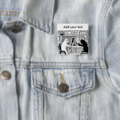 Badge Carré 5 Cm Chat et chien dans la bibliothèque (En situation)