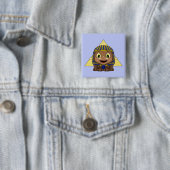Badge Carré 5 Cm Chibi Sphinx Avec Pyramides (En situation)