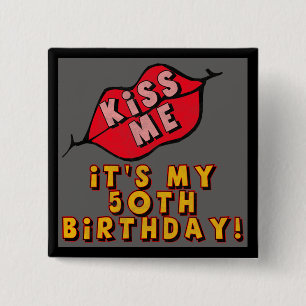 Badge Carré 5 Cm cinquantième L'anniversaire embrasse le bouton