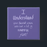 Badge Carré 5 Cm Citation féministe amusante Citation Sarcastique m<br><div class="desc">"Je comprends votre remarque sexiste était juste un peu amusante !" Drôle slogan féministe badge pourpre. Ce jeu sarcastique sur les mots met en évidence les mauvais comportements d'une manière humoristique mais forte. Une citation manuscrite féministe amusante créée par les Sweetmans</div>