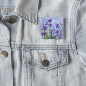 Badge Carré 5 Cm Claude Monet - Lilac Irises / Iris Mauves (En situation)