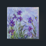Badge Carré 5 Cm Claude Monet - Lilac Irises / Iris Mauves<br><div class="desc">Lilac Irises / Iris Mauves - Claude Monet,  1914-1917</div>