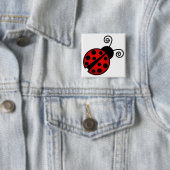 Badge Carré 5 Cm Coccinelle mignonne - rouge et noir (En situation)