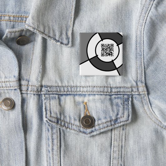 Badge Carré 5 Cm code QR bullseye (En situation)