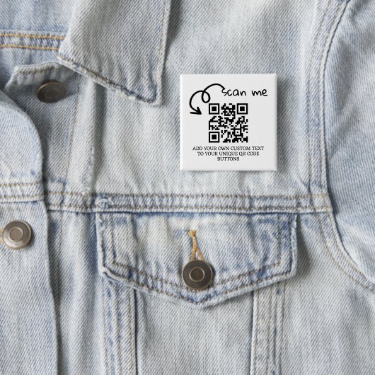 Badge Carré 5 Cm Code QR unique site Web numérisable personnalisé (En situation)
