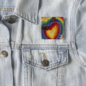 Badge Carré 5 Cm Coeurs et mains Diversité Love Lapel Button ou Pin (En situation)