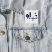 Badge Carré 5 Cm Comma La Nous Ne Reviendrons Pas 2024 (En situation)