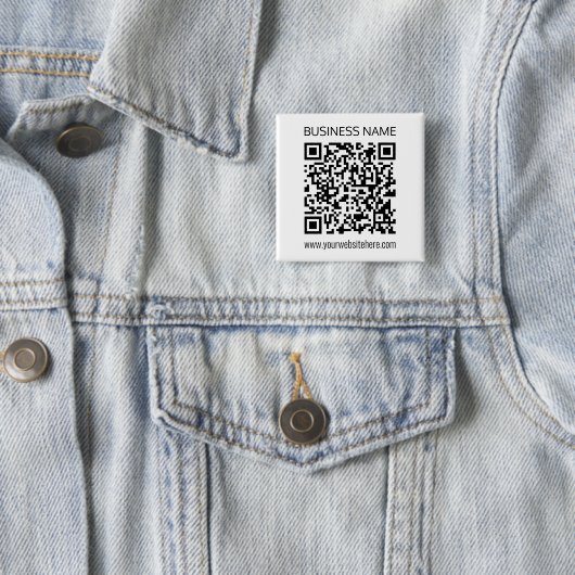 Badge Carré 5 Cm Créer un code QR d'entreprise Texte instantané et (En situation)