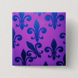 Badge Carré 5 Cm Crooked Fleur De Lis violet