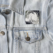 Badge Carré 5 Cm Cyclone tropical Jokwe (En situation)