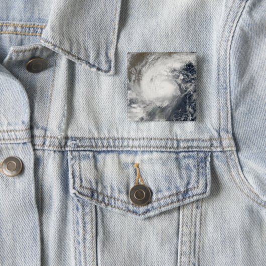 Badge Carré 5 Cm Cyclone tropical Laila (En situation)