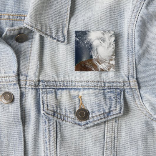 Badge Carré 5 Cm Cyclone tropical Laurence (En situation)