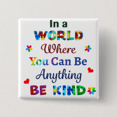 Badge Carré 5 Cm Dans un monde où l'on peut être n'importe quoi (Devant)