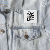 Badge Carré 5 Cm Dart Queen (En situation)