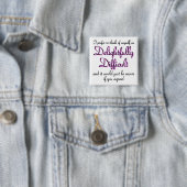 Badge Carré 5 Cm Délicieusement difficile Bouton Drôle Épingle (En situation)