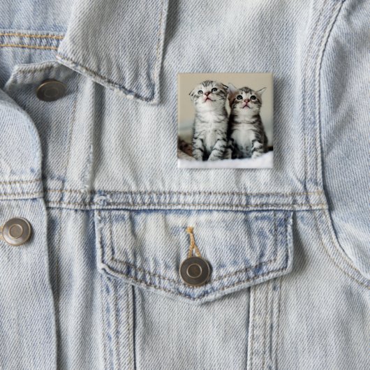 Badge Carré 5 Cm Deux chatons mignons (En situation)