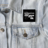 Badge Carré 5 Cm Dieu grunge de régisseur (En situation)