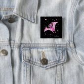Badge Carré 5 Cm Dinos De Ptérodactyle Violet Dans L'Espace (En situation)