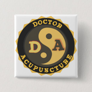 BADGE CARRÉ 5 CM DOCTEUR ACUPUNCTURE DE FLEUR DU LOGO YIN YANG