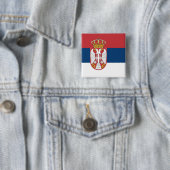Badge Carré 5 Cm Drapeau de la Serbie (En situation)