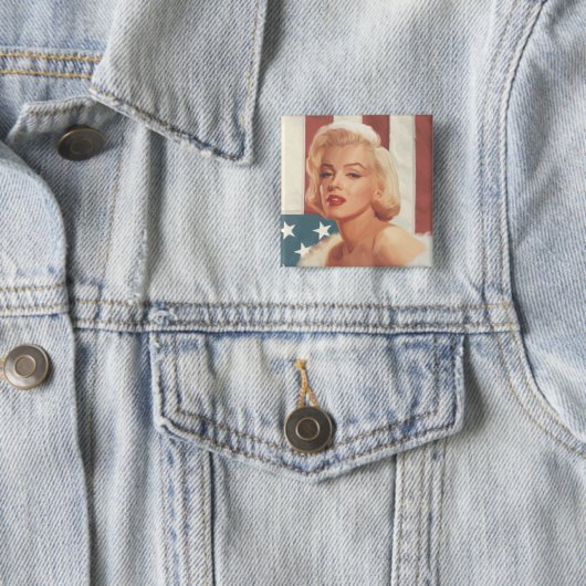 Badge Carré 5 Cm Drapeau de Marilyn (En situation)