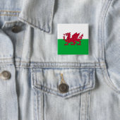 Badge Carré 5 Cm Drapeau vert et rouge du Pays de Galles avec Drago (En situation)