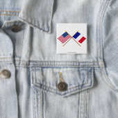 Badge Carré 5 Cm Drapeaux croisés États-Unis et France (En situation)