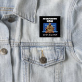 Badge Carré 5 Cm Drôle de Bigfoot Programmeur Rechargeant Codage Pl (En situation)