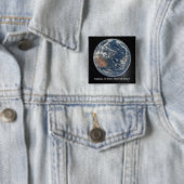 Badge Carré 5 Cm Earth From Artemis II (En situation)