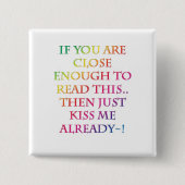 Badge Carré 5 Cm Embrassez-moi ! Bouton (Devant)