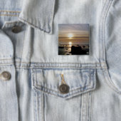 BADGE CARRÉ 5 CM ENSOLEIL (En situation)