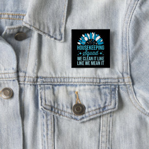 Badge Carré 5 Cm Équipe De Ménage Nous Le Nettoyons Comme Le Nettoy