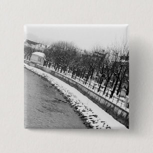 Badge Carré 5 Cm Europe, Autriche, Salzbourg. La rive de la rivière