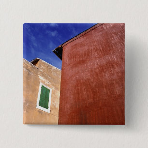 Badge Carré 5 Cm Europe, France, Roussillon. Les murs colorés sont