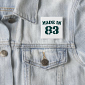 Badge Carré 5 Cm Fait En 1983 (En situation)