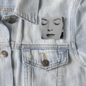 Badge Carré 5 Cm Femme mûre 2 (En situation)