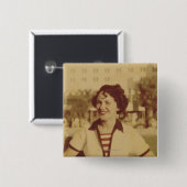 Badge Carré 5 Cm Femme s'asseyant dehors (Devant & derrière)