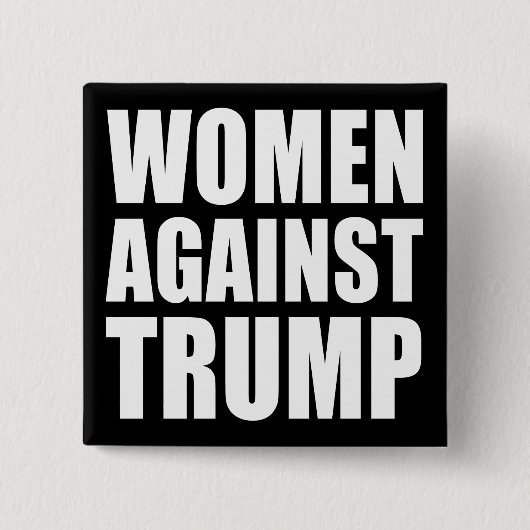 BADGE CARRÉ 5 CM "FEMMES CONTRE L'ATOUT " (Devant)