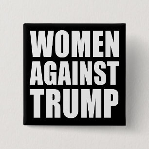 BADGE CARRÉ 5 CM "FEMMES CONTRE L'ATOUT "