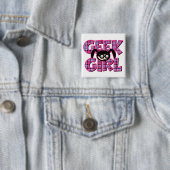 Badge Carré 5 Cm Fille Geek avec graphisme (En situation)