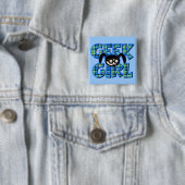 Badge Carré 5 Cm Fille Geek bleu avec graphisme (En situation)