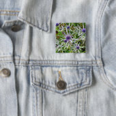 BADGE CARRÉ 5 CM FLEUR SAUVAGE (En situation)