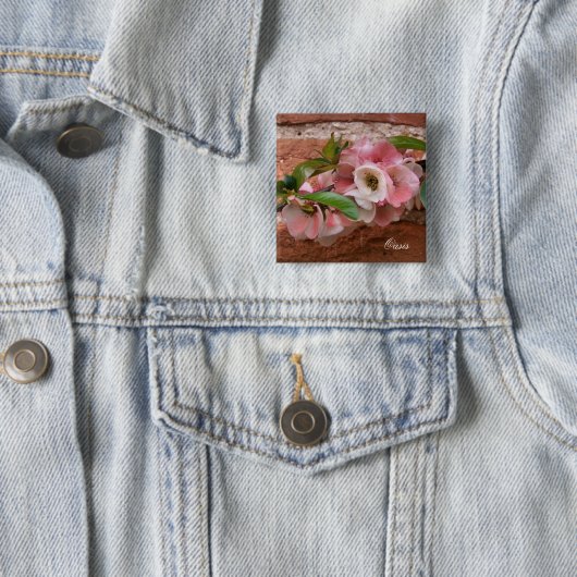 BADGE CARRÉ 5 CM FLEURS (En situation)