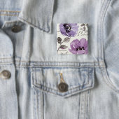 Badge Carré 5 Cm Fleurs violettes (En situation)